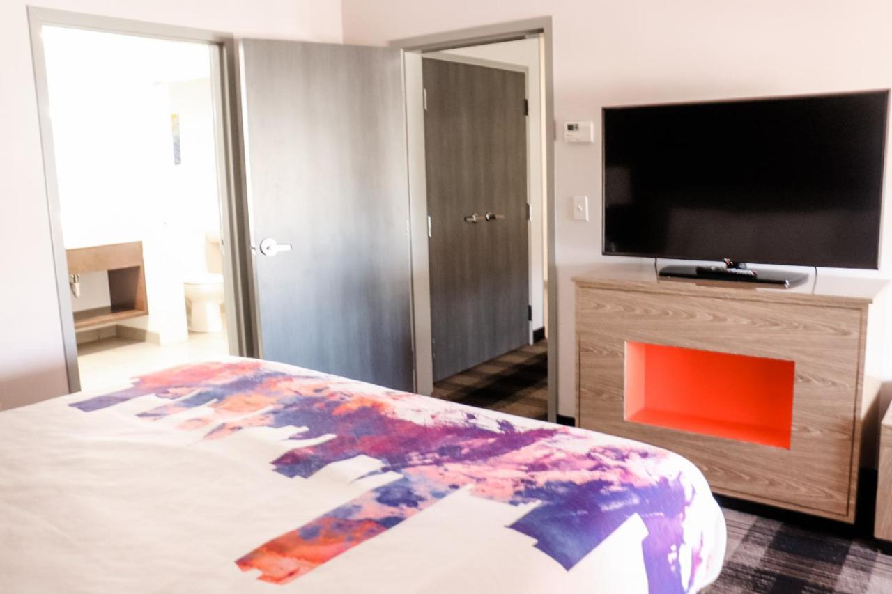 La Quinta By Wyndham Oklahoma City Airport Room photo