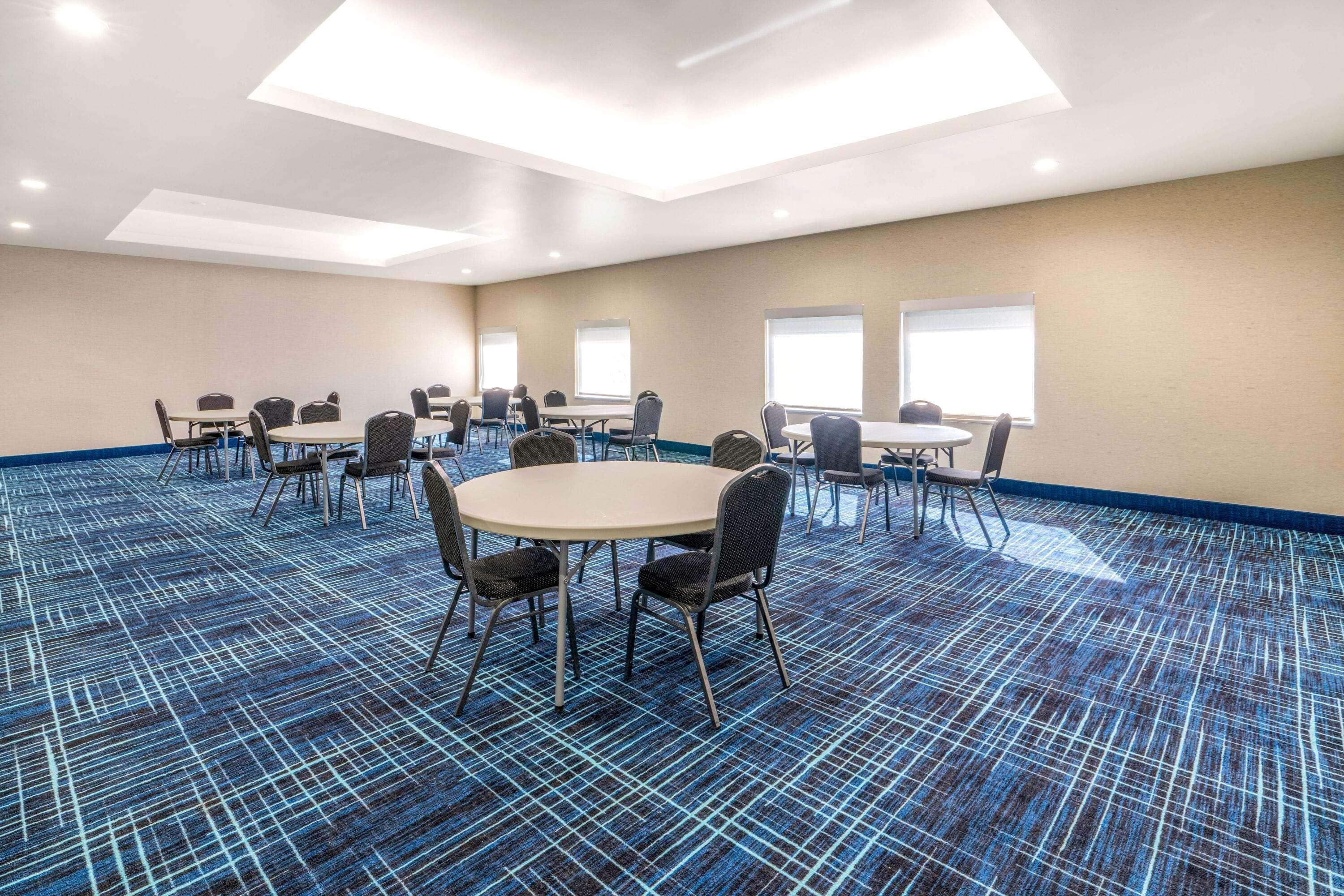 La Quinta By Wyndham Oklahoma City Airport Exterior photo